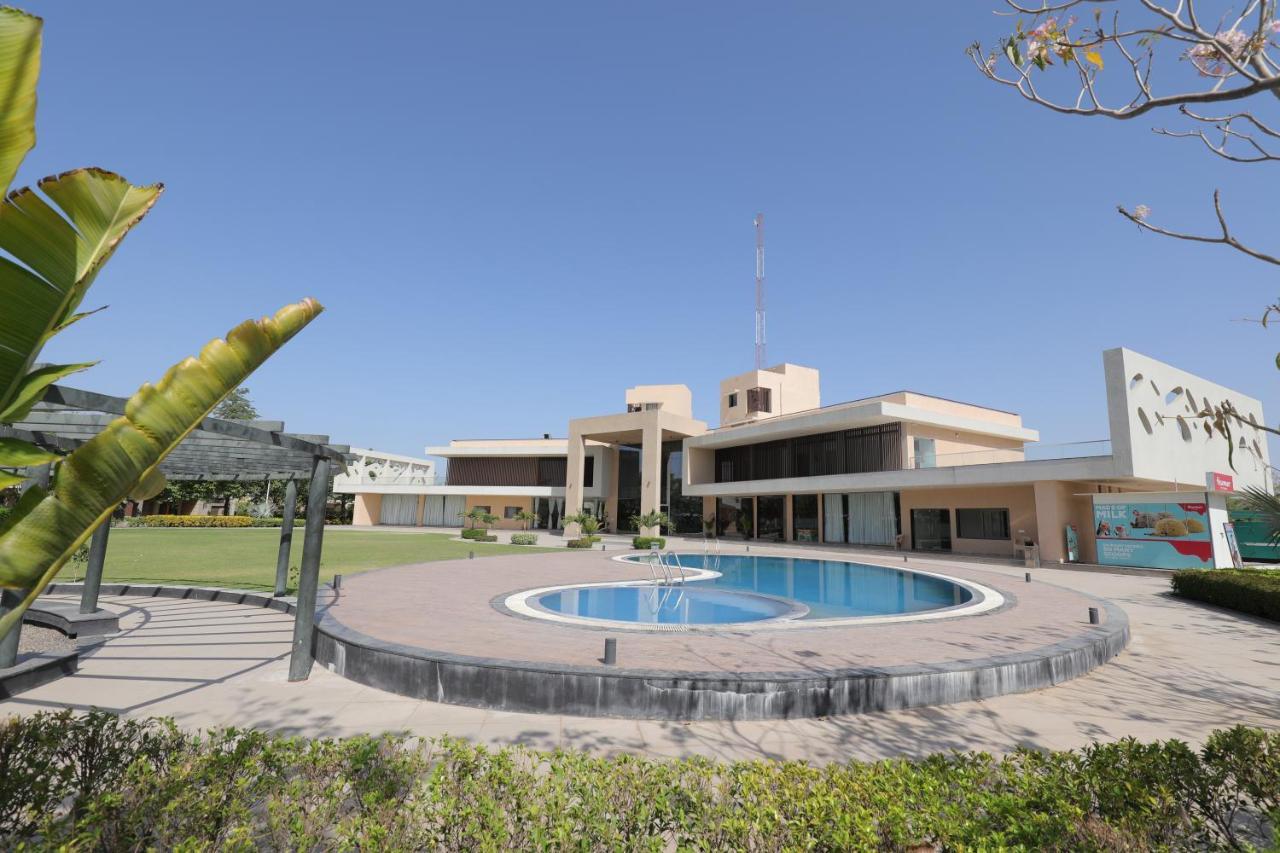 Club Heaven Palanpur Hotell Exteriör bild