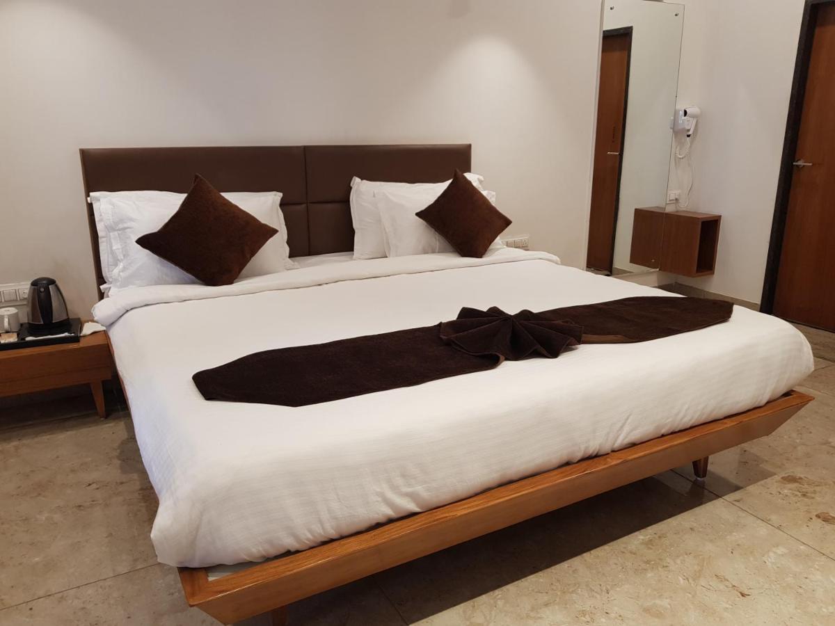 Club Heaven Palanpur Hotell Exteriör bild