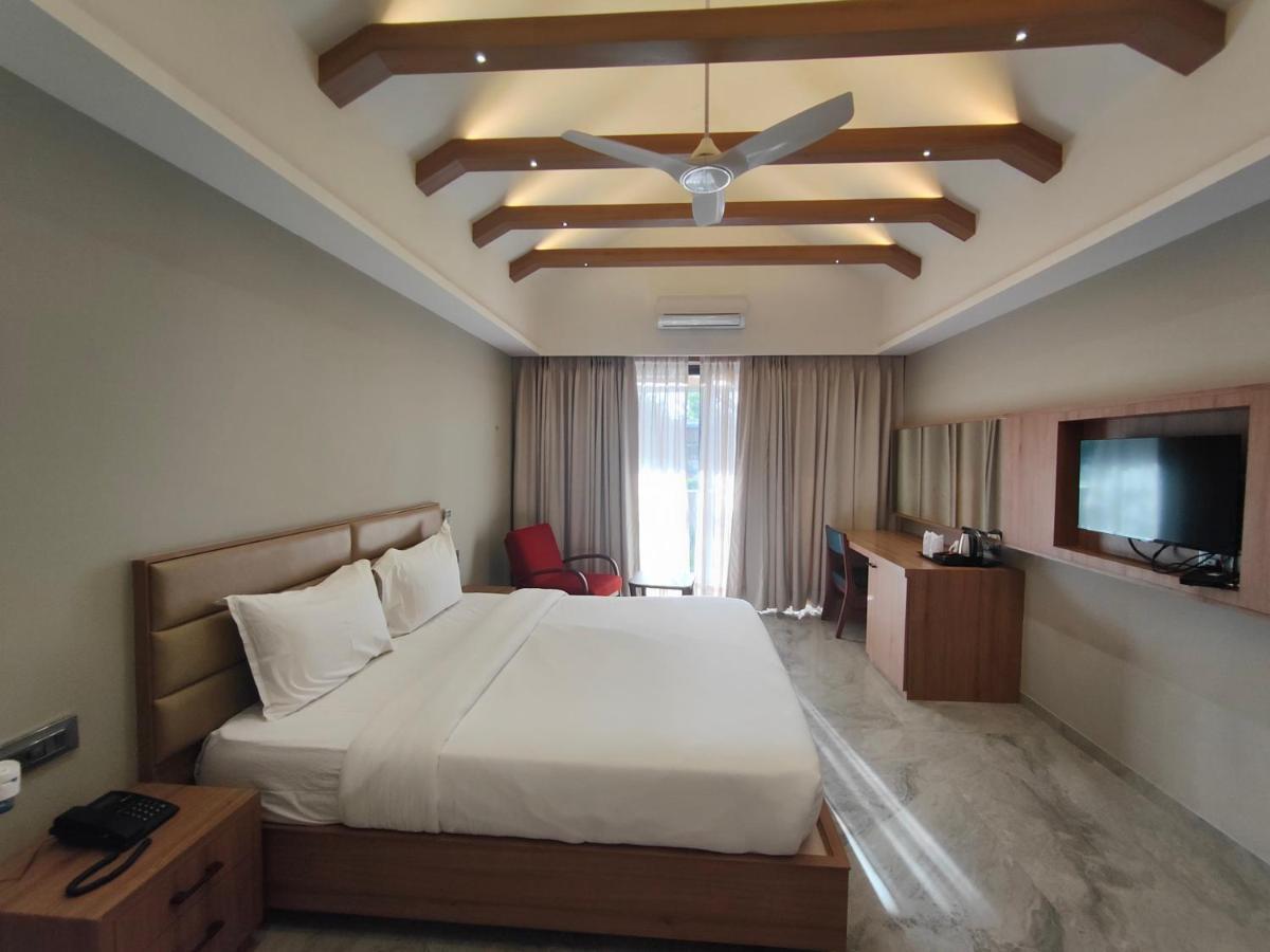 Club Heaven Palanpur Hotell Exteriör bild