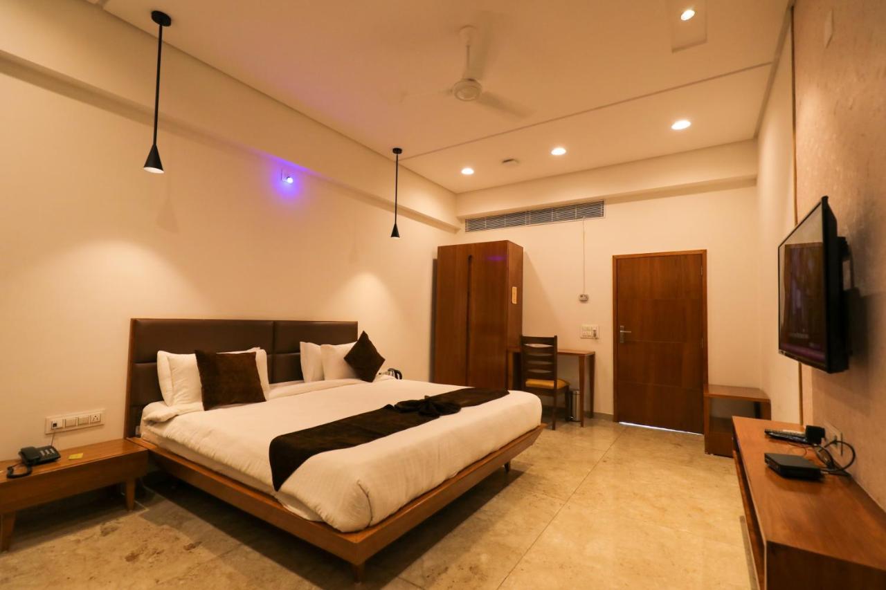 Club Heaven Palanpur Hotell Exteriör bild