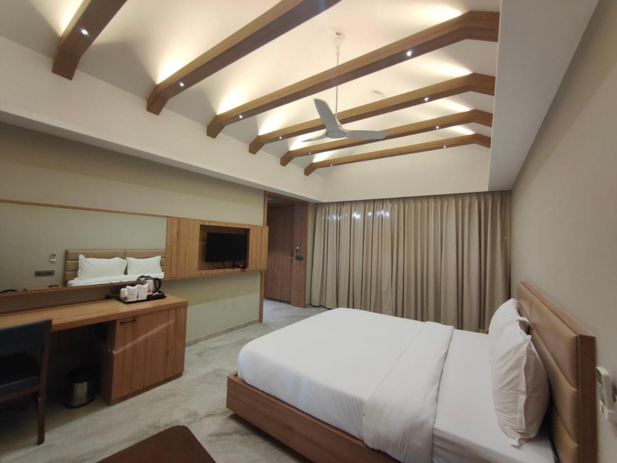 Club Heaven Palanpur Hotell Exteriör bild