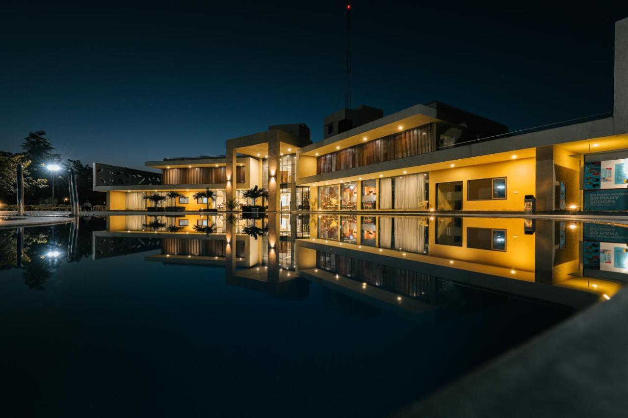 Club Heaven Palanpur Hotell Exteriör bild