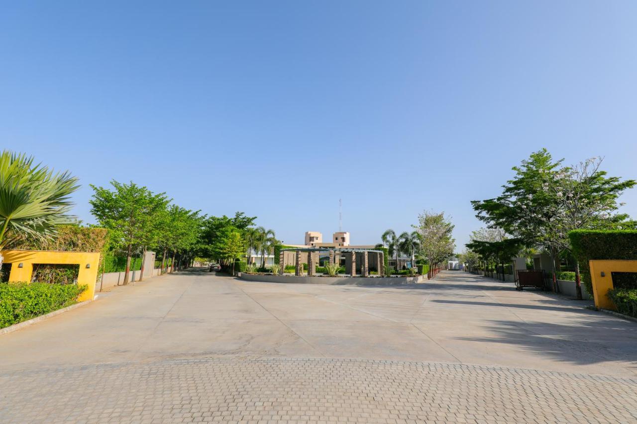 Club Heaven Palanpur Hotell Exteriör bild