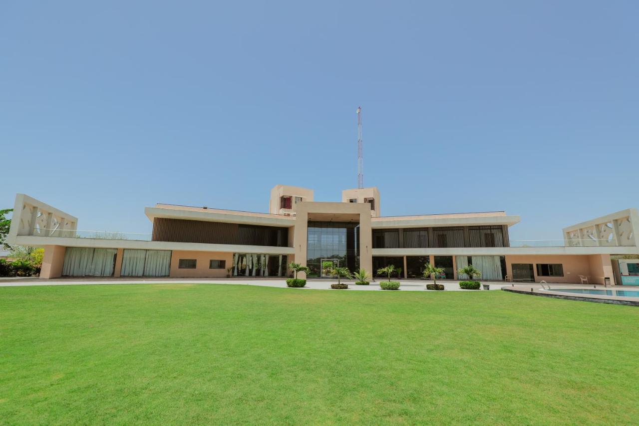 Club Heaven Palanpur Hotell Exteriör bild