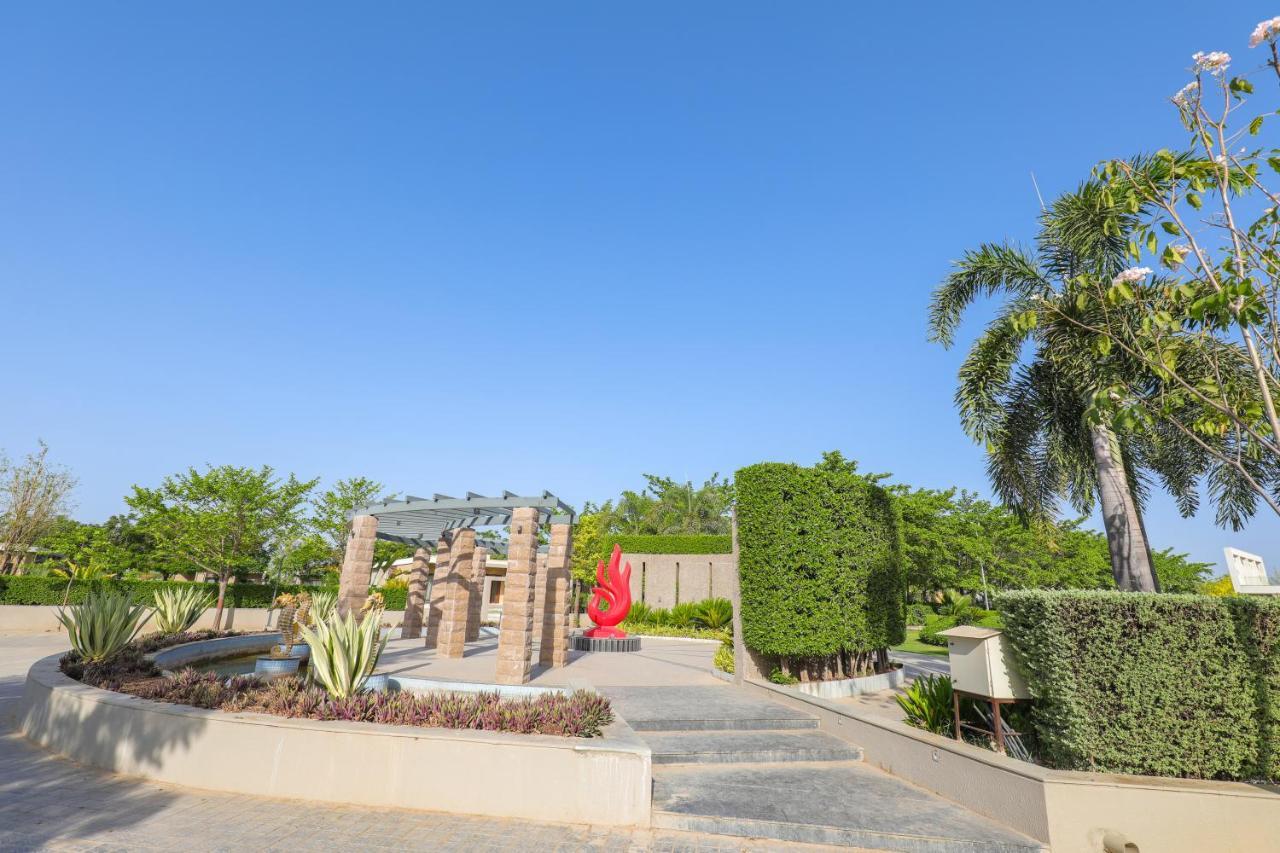 Club Heaven Palanpur Hotell Exteriör bild