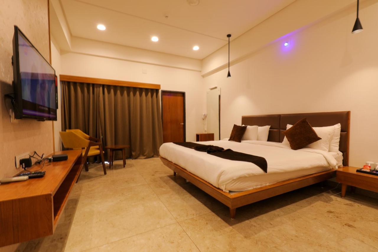 Club Heaven Palanpur Hotell Exteriör bild