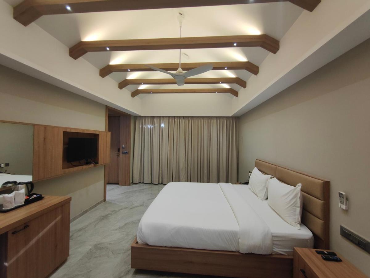 Club Heaven Palanpur Hotell Exteriör bild
