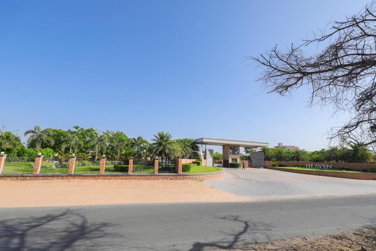 Club Heaven Palanpur Hotell Exteriör bild